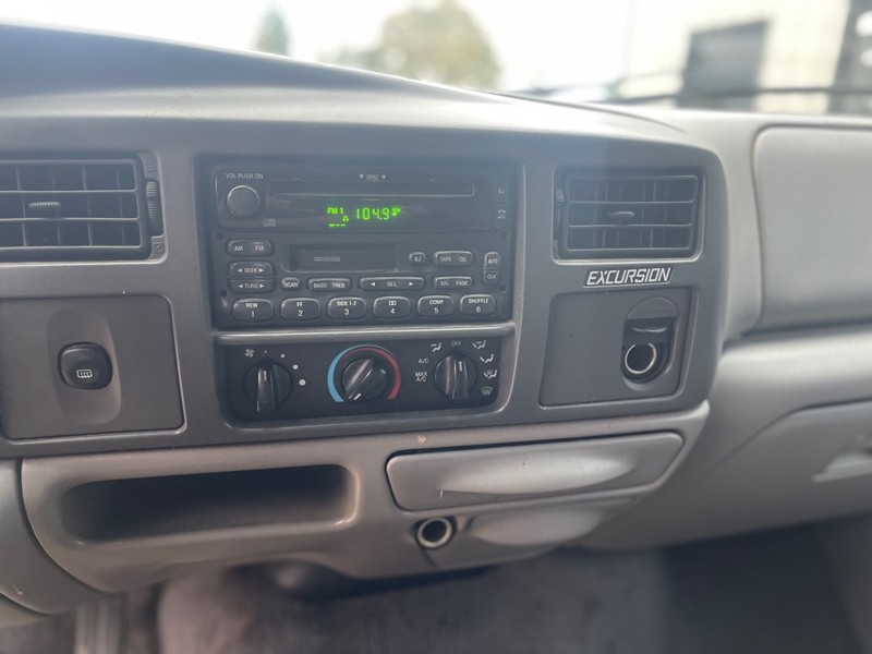 Ford Excursion Vehicle Full-screen Gallery Image 8