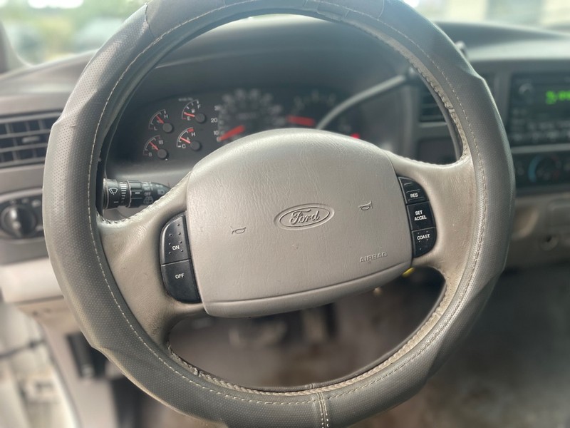 Ford Excursion Vehicle Full-screen Gallery Image 9