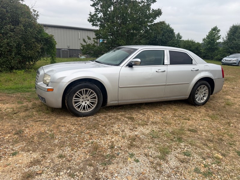 2010 Chrysler 300's photo