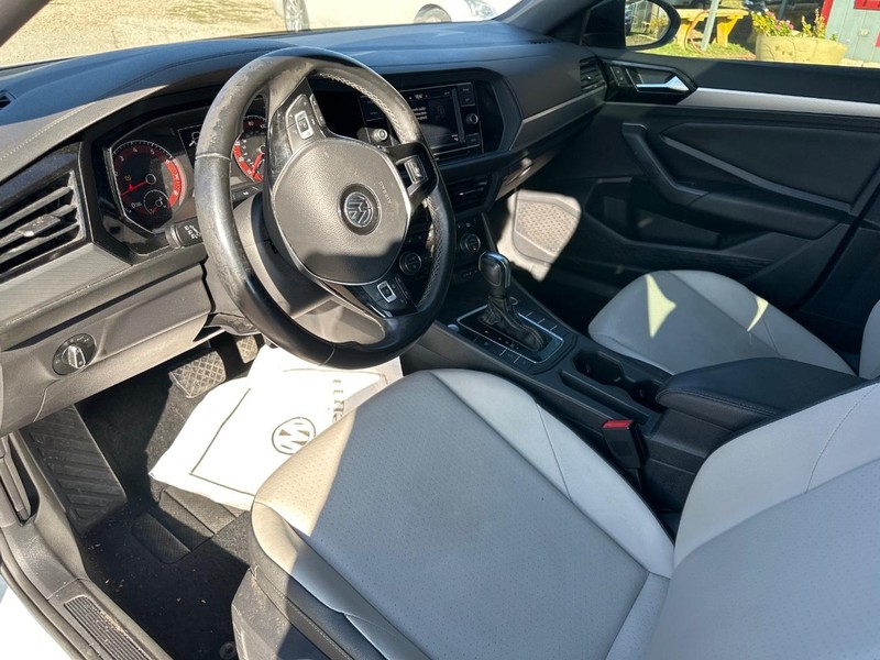 Volkswagen Jetta Vehicle Image 09