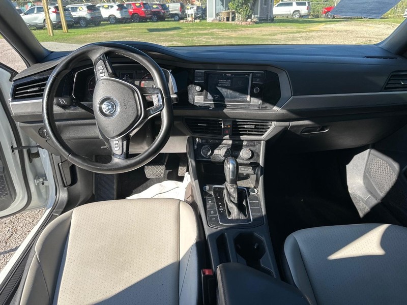 Volkswagen Jetta Vehicle Image 11