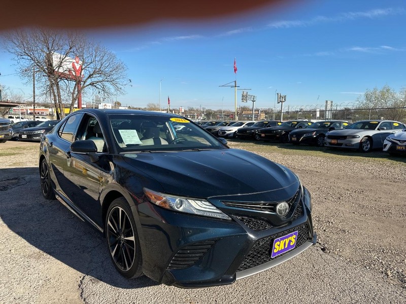 Toyota Camry Vehicle Image 03
