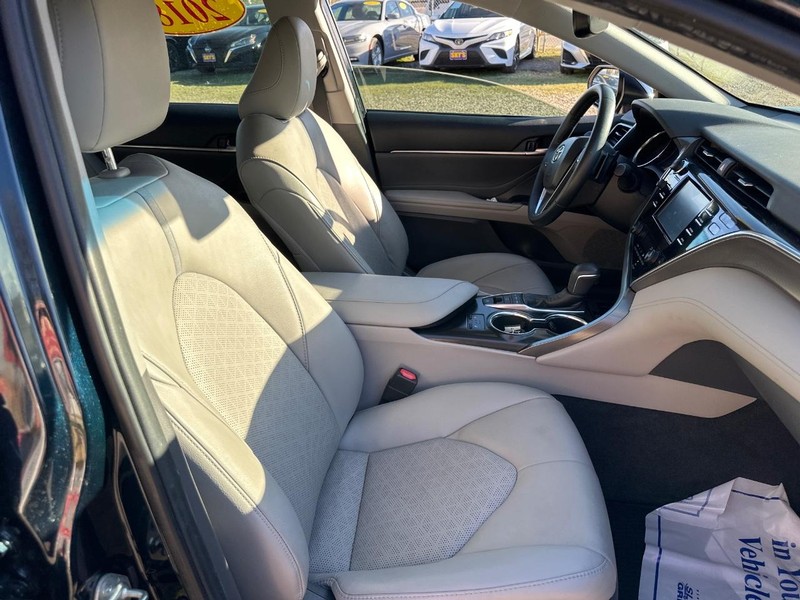 Toyota Camry Vehicle Image 10