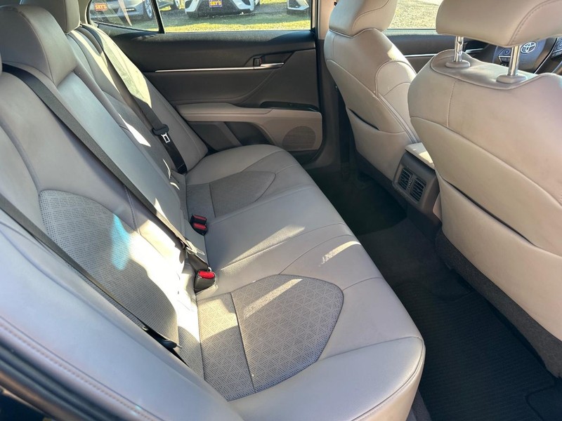 Toyota Camry Vehicle Image 11