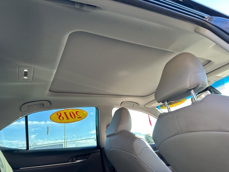 Toyota Camry Vehicle Image 12