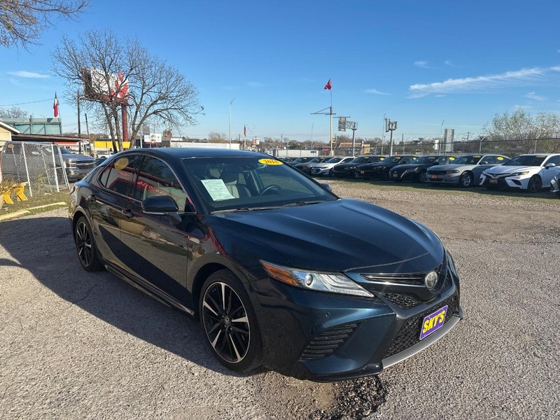 Toyota Camry Vehicle Image 14