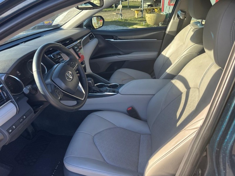 Toyota Camry Vehicle Image 19