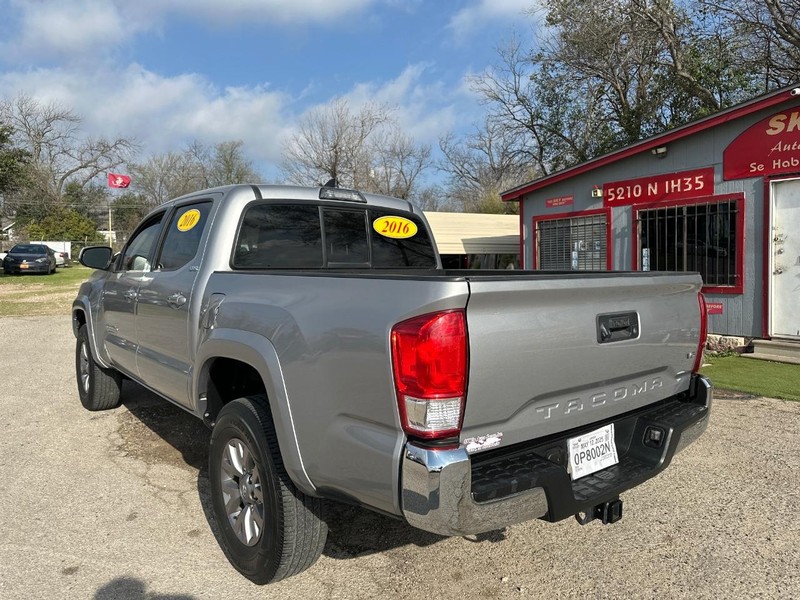Toyota Tacoma Vehicle Image 03
