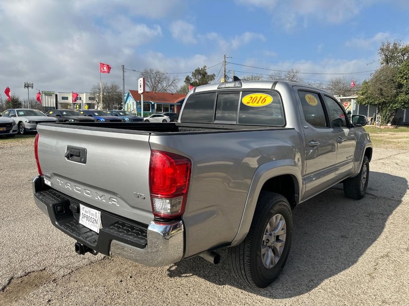 Toyota Tacoma Vehicle Image 04