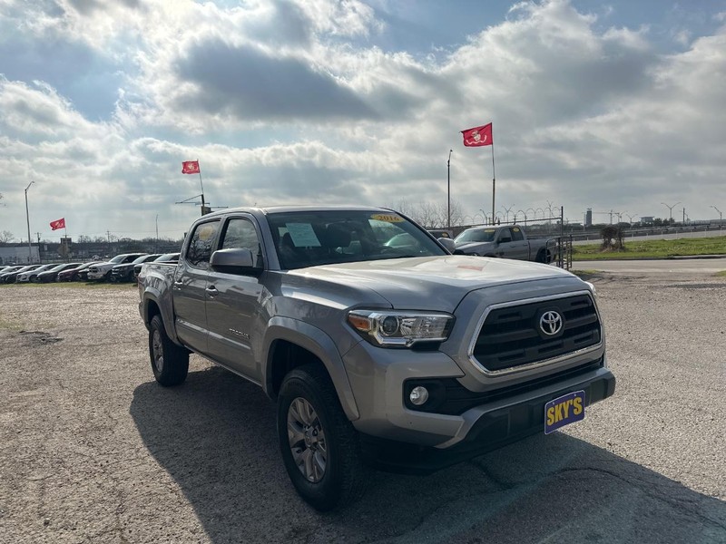 Toyota Tacoma Vehicle Image 06