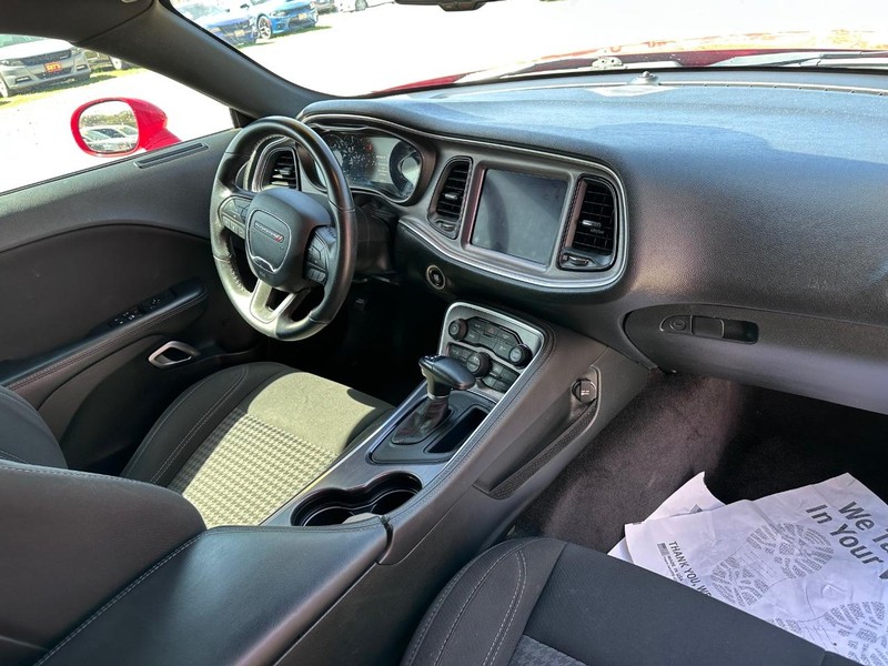 Dodge Challenger Vehicle Image 09
