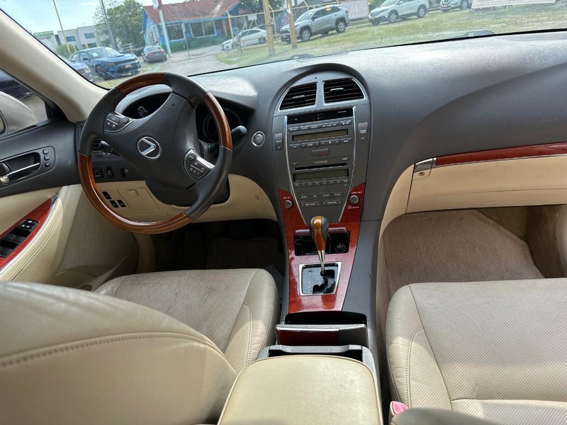 Lexus ES 350 Vehicle Image 11