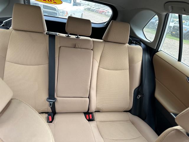 Toyota RAV4 Vehicle Image 09