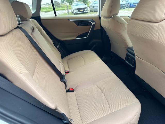 Toyota RAV4 Vehicle Image 10