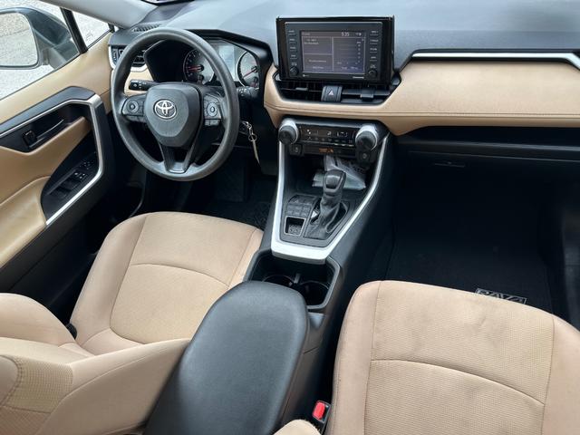 Toyota RAV4 Vehicle Image 12