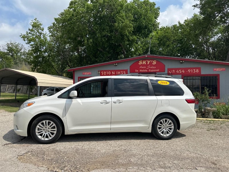 Toyota Sienna Vehicle Image 02