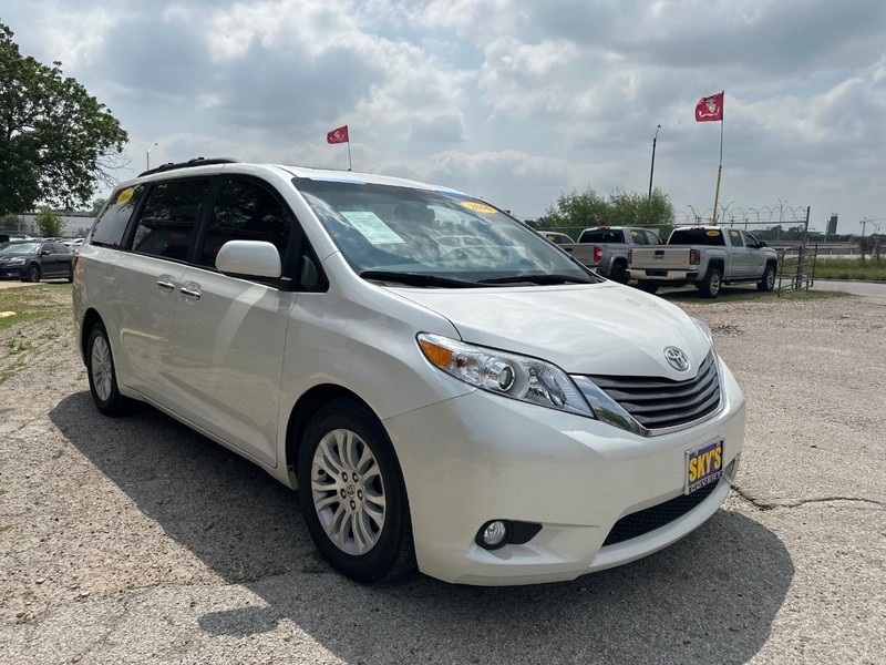 Toyota Sienna Vehicle Image 06
