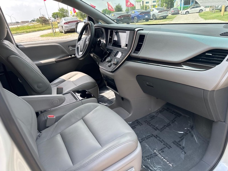 Toyota Sienna Vehicle Image 08