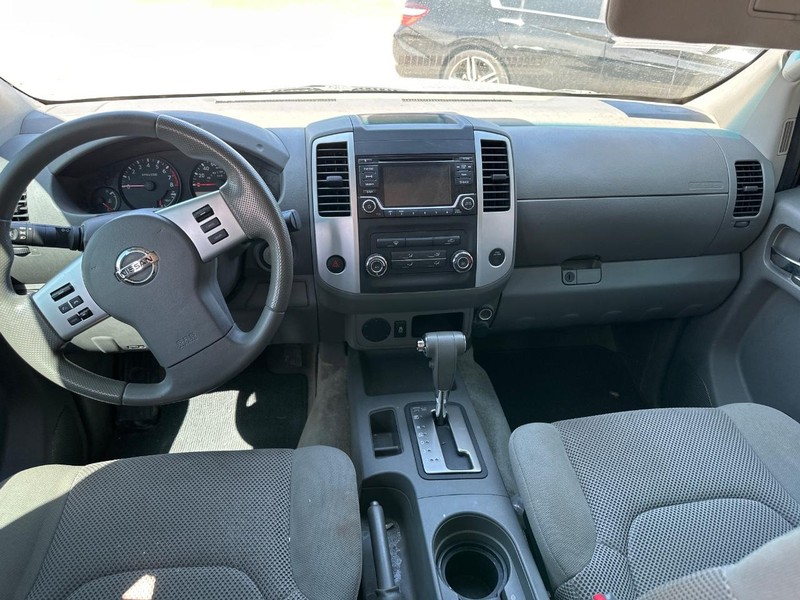 Nissan Frontier Vehicle Image 09