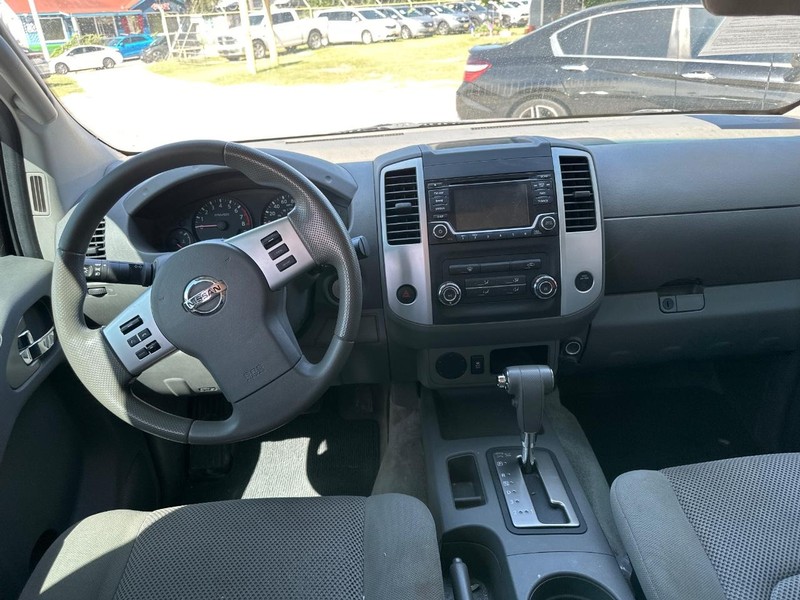 Nissan Frontier Vehicle Image 10