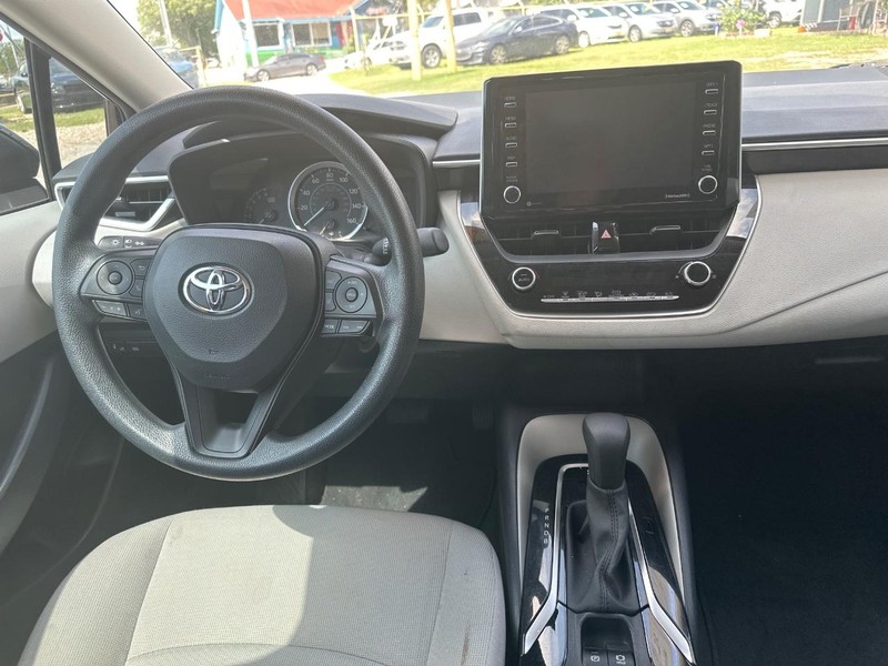 Toyota Corolla Vehicle Image 09