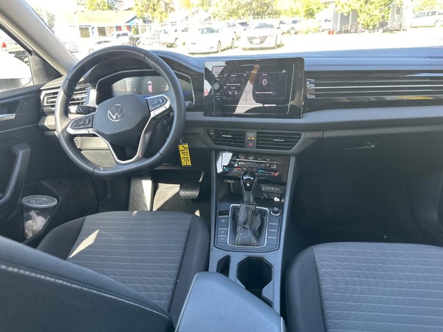 Volkswagen Jetta Vehicle Image 09