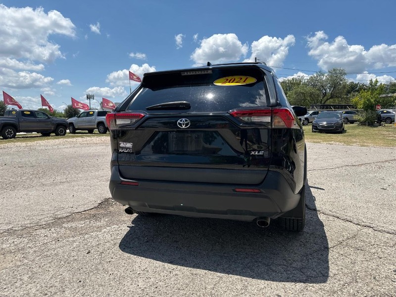 Toyota RAV4 Vehicle Image 06