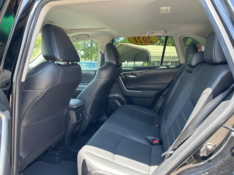 Toyota RAV4 Vehicle Image 09