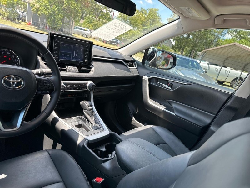Toyota RAV4 Vehicle Image 10
