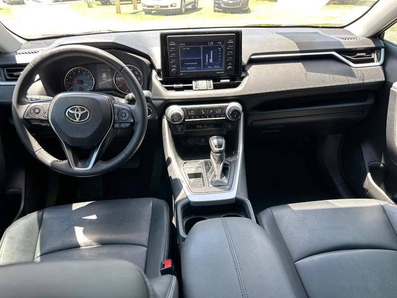 Toyota RAV4 Vehicle Image 11