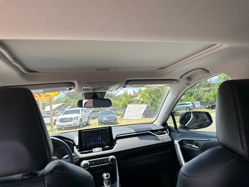 Toyota RAV4 Vehicle Image 12