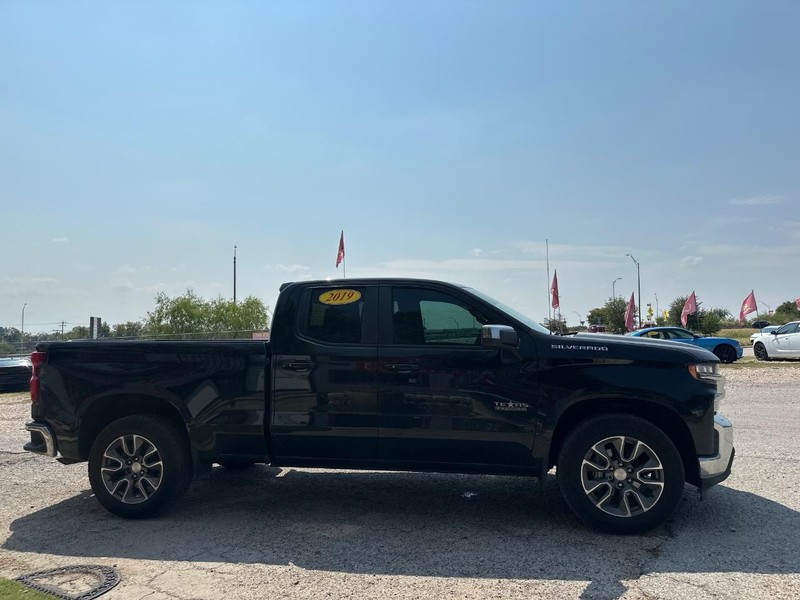 Chevrolet Silverado 1500 Vehicle Image 04