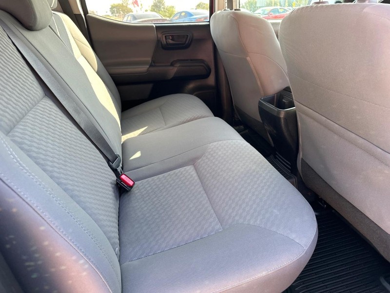 Toyota Tacoma 2WD Vehicle Image 09