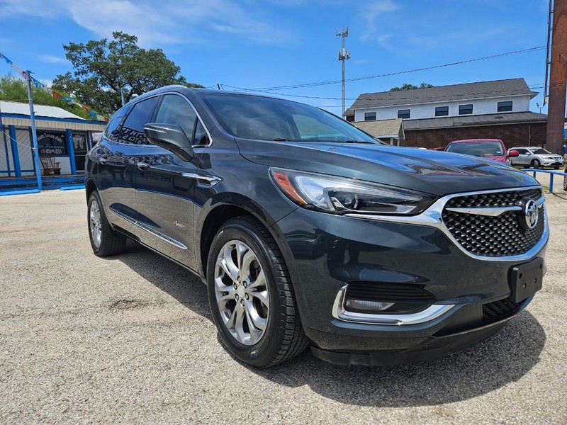 Buick Enclave Vehicle Full-screen Gallery Image 3