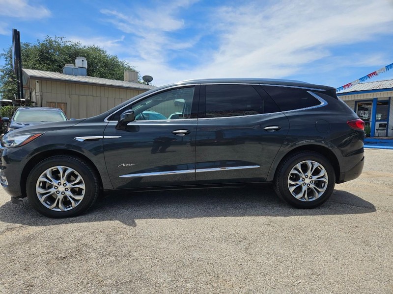 Buick Enclave Vehicle Full-screen Gallery Image 4