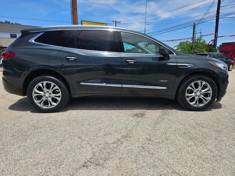 Buick Enclave Vehicle Full-screen Gallery Image 5