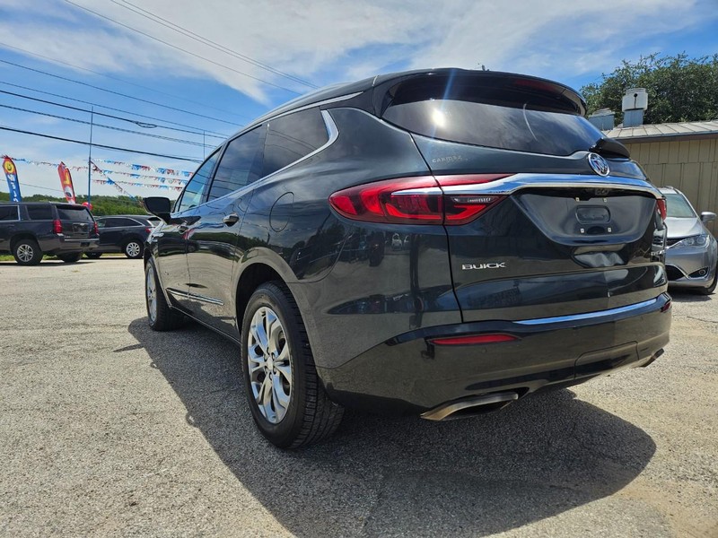 Buick Enclave Vehicle Full-screen Gallery Image 6