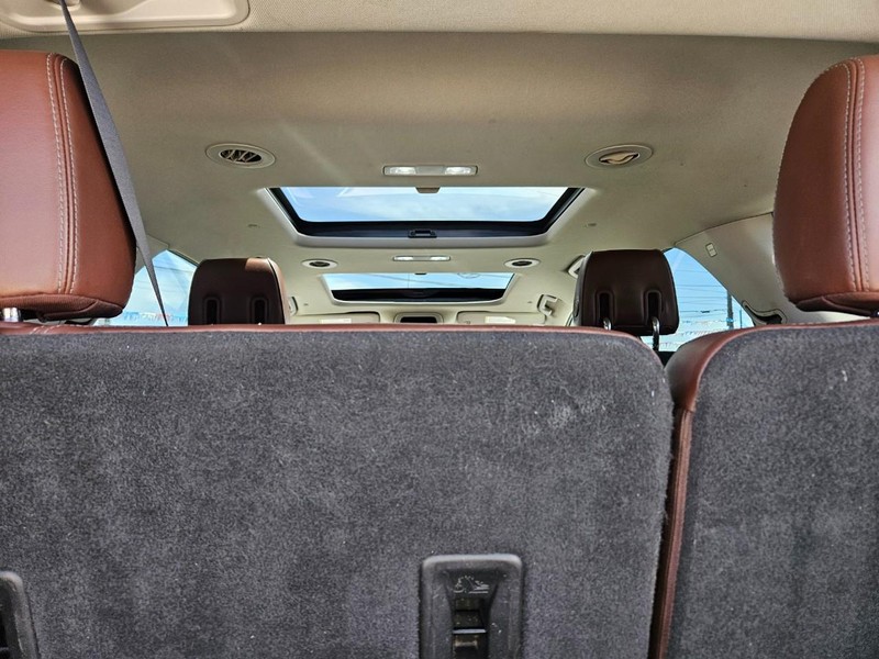 Buick Enclave Vehicle Full-screen Gallery Image 8