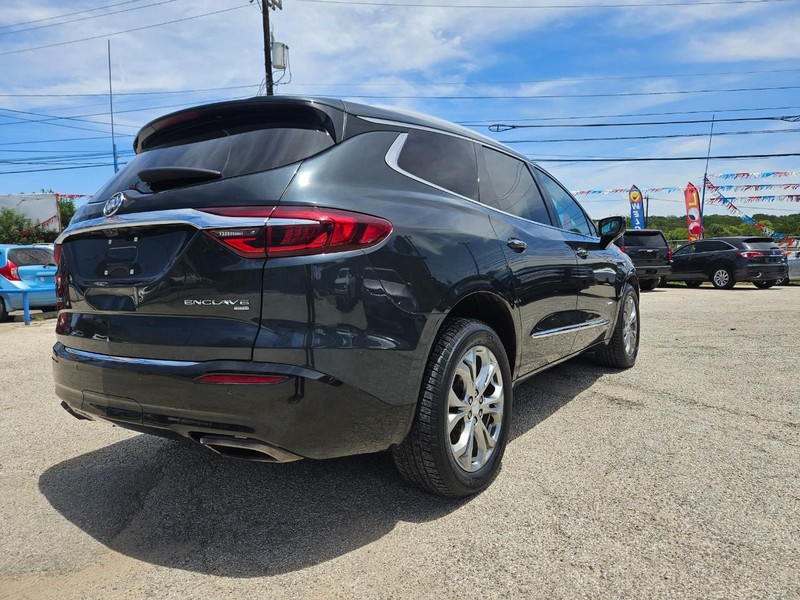 Buick Enclave Vehicle Full-screen Gallery Image 9