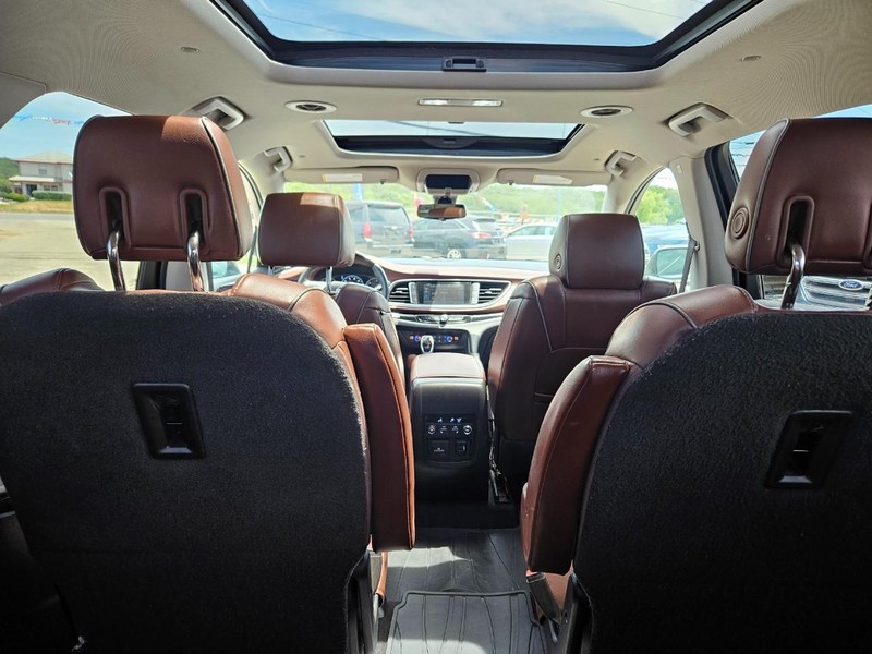 Buick Enclave Vehicle Full-screen Gallery Image 10