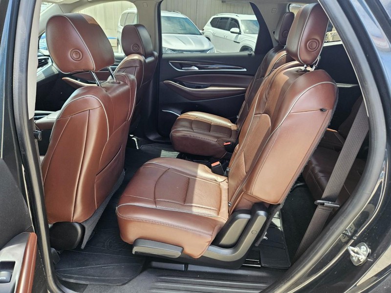 Buick Enclave Vehicle Full-screen Gallery Image 14