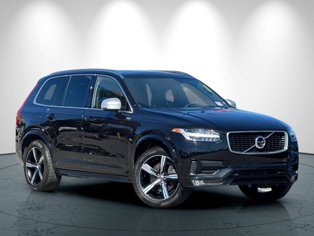 Volvo XC90 Vehicle Full-screen Gallery Image 02