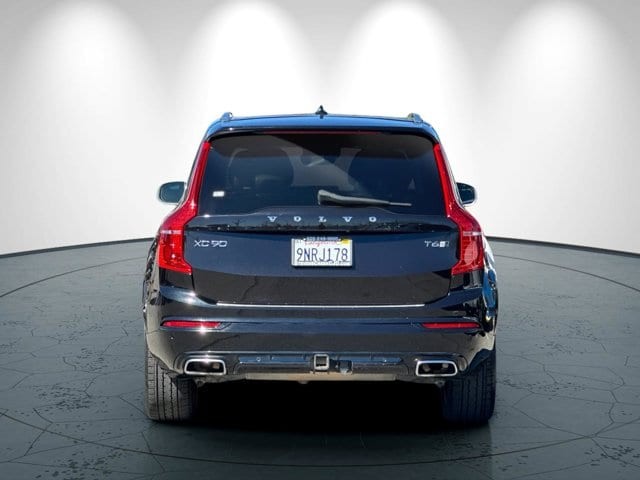 Volvo XC90 Vehicle Full-screen Gallery Image 05