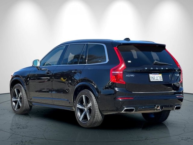 Volvo XC90 Vehicle Full-screen Gallery Image 06