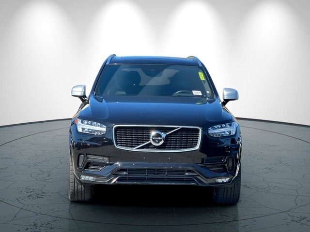 Volvo XC90 Vehicle Full-screen Gallery Image 09