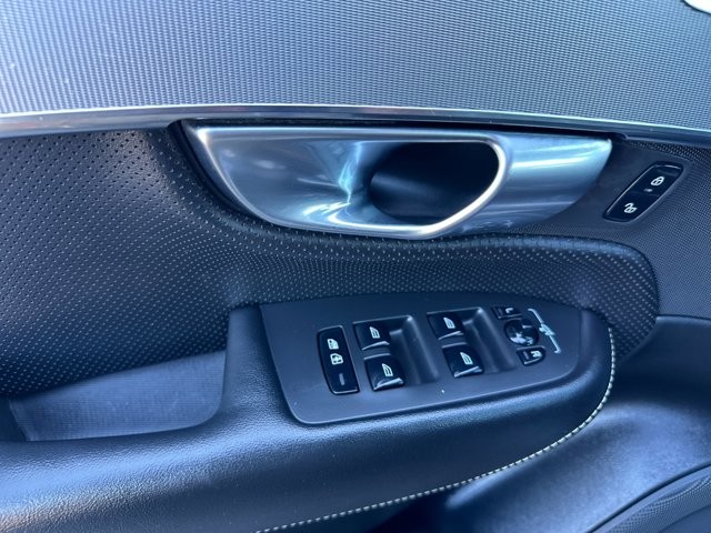 Volvo XC90 Vehicle Full-screen Gallery Image 11