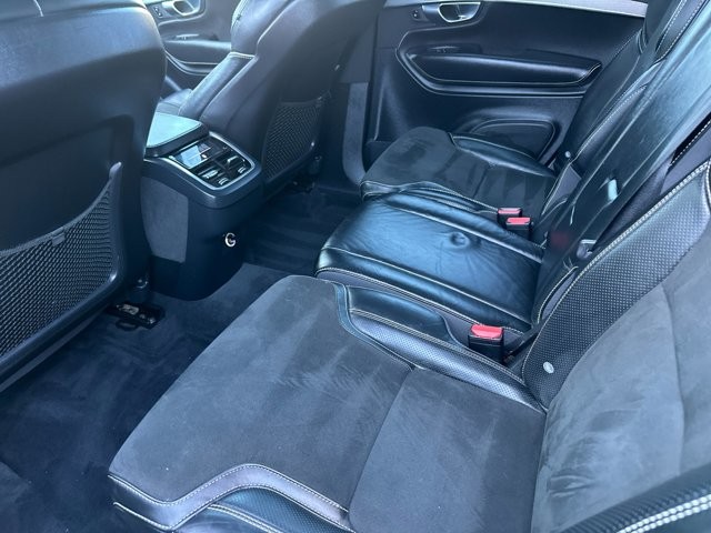 Volvo XC90 Vehicle Full-screen Gallery Image 12