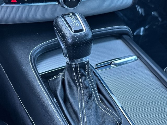 Volvo XC90 Vehicle Full-screen Gallery Image 22