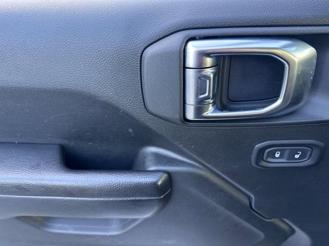 Jeep Wrangler 4xe Vehicle Full-screen Gallery Image 11