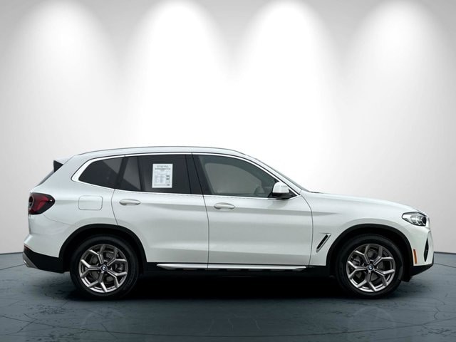 BMW X3 Vehicle Full-screen Gallery Image 03